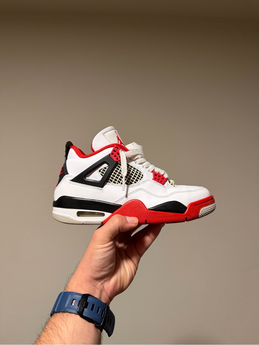 Jordan 4 Retro ‘Fire Red’ Men’s Mid Top Leather Sneakers DC7770-160